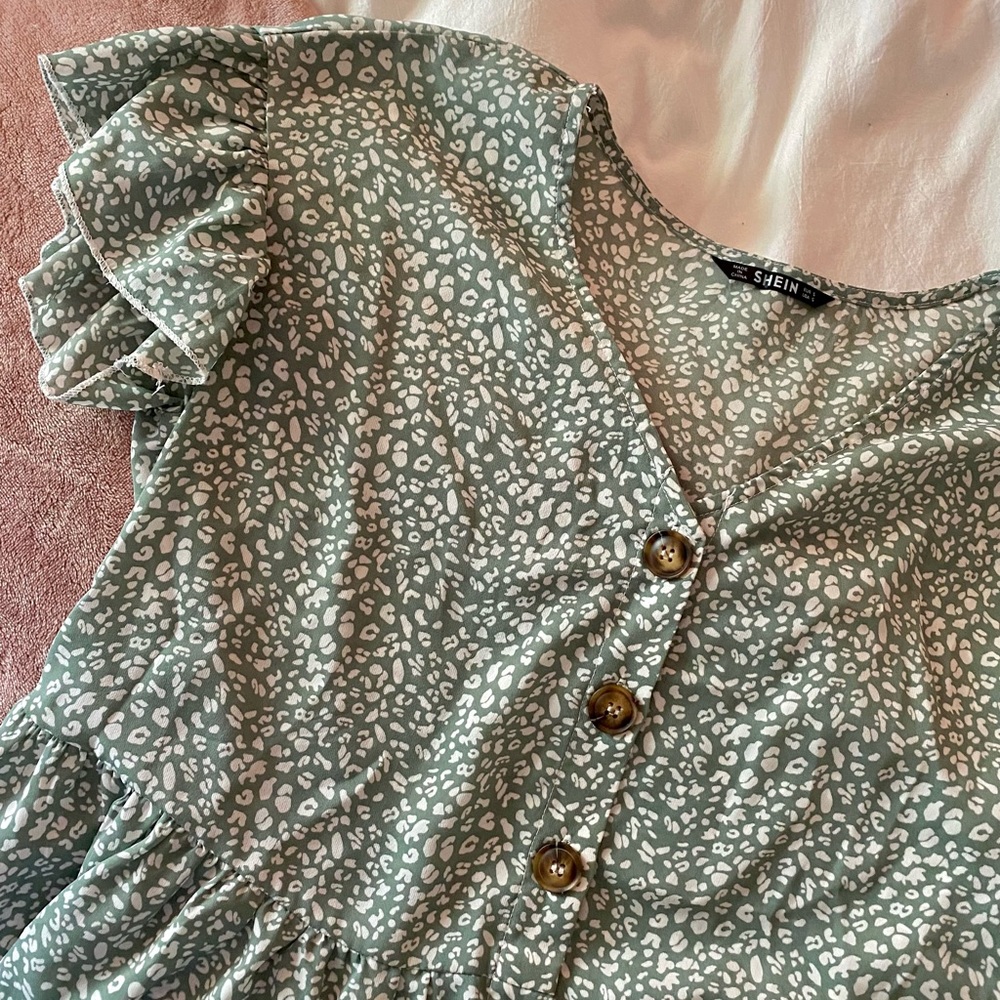Ditsy Pattern Ruffle Sleeve Top - Picture 4 of 7